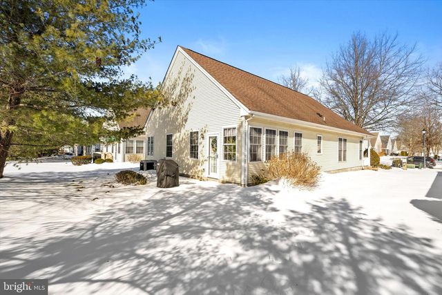 14 HUMMINGBIRD DR, Hamilton, NJ 08690