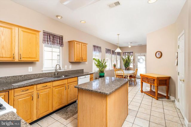 14 HUMMINGBIRD DR, Hamilton, NJ 08690