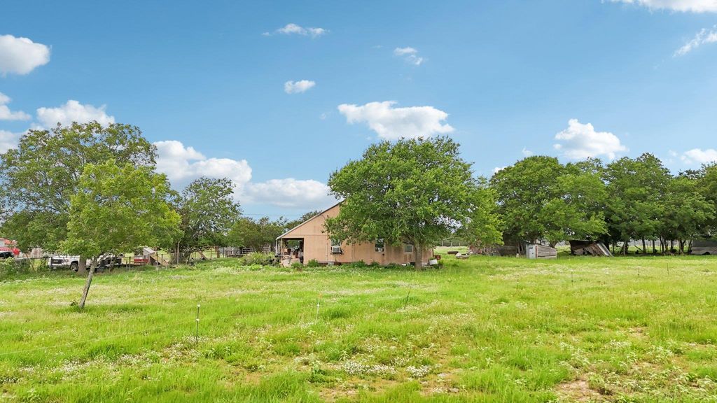 170 Zack LN, Giddings, TX 78942