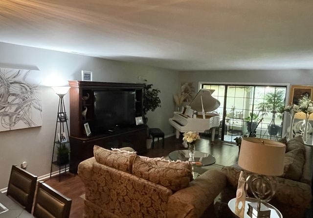 1070 S Nelson Avenue 2, Kankakee, IL 60901