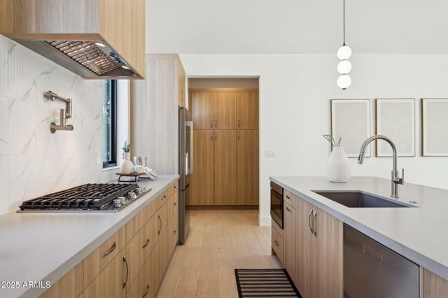 6330 N 10TH Drive, Phoenix, AZ 85013