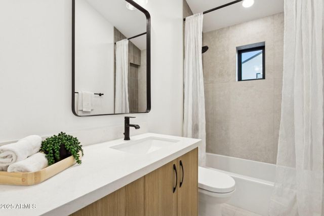 6330 N 10TH Drive, Phoenix, AZ 85013