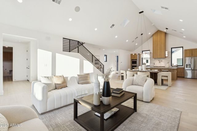 6330 N 10TH Drive, Phoenix, AZ 85013