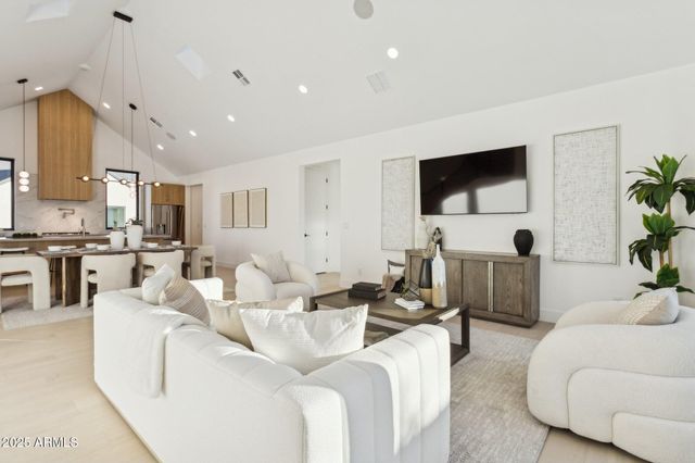 6330 N 10TH Drive, Phoenix, AZ 85013