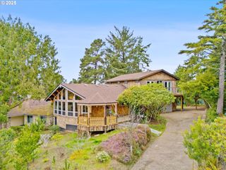 145 LANCER St, Lincoln City, OR 97367