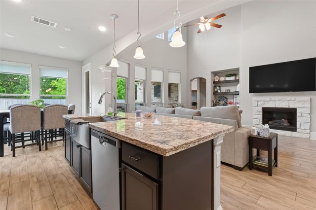 457 Auburn Pines Drive, Montgomery, TX 77316