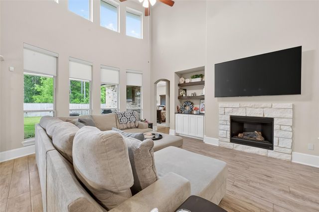 457 Auburn Pines Drive, Montgomery, TX 77316