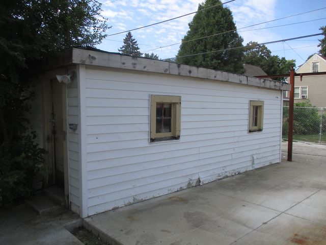 1324 Clinton Avenue, Berwyn, IL 60402