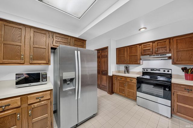 51877 N Shoreham Court, South Bend, IN 46637