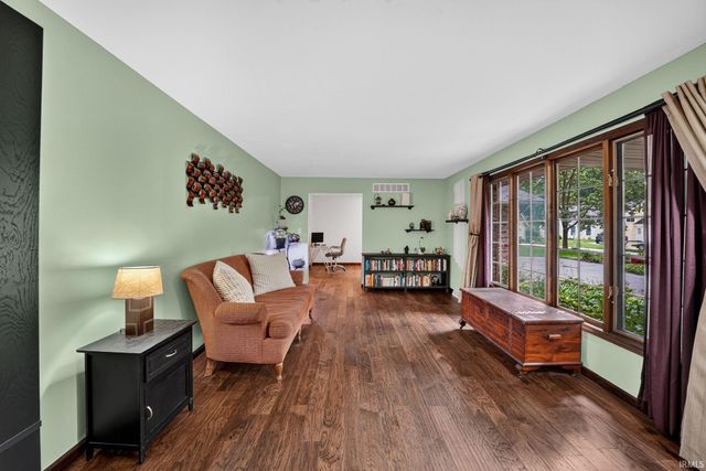 51877 N Shoreham Court, South Bend, IN 46637
