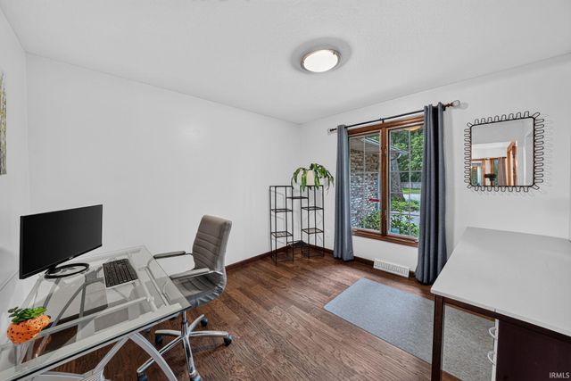 51877 N Shoreham Court, South Bend, IN 46637