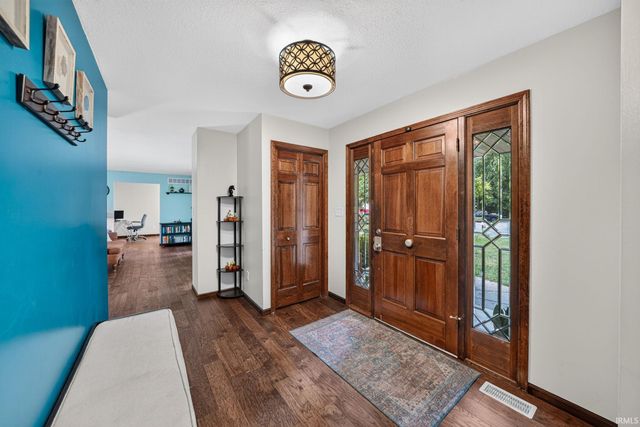 51877 N Shoreham Court, South Bend, IN 46637