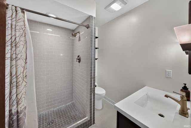 51877 N Shoreham Court, South Bend, IN 46637