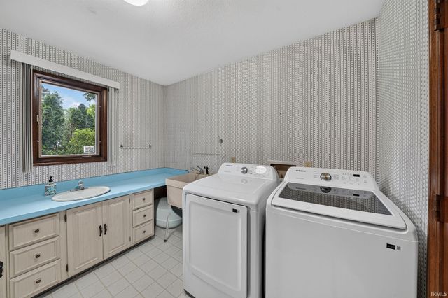 51877 N Shoreham Court, South Bend, IN 46637