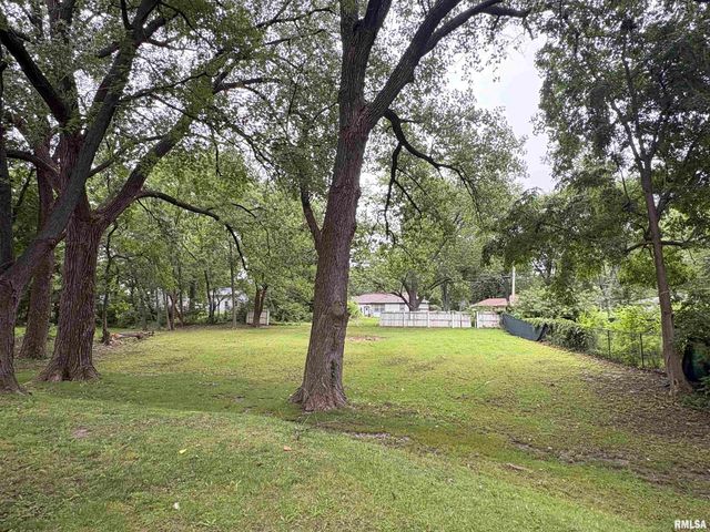 5414 N UNIVERSITY Street, Peoria, IL 61614