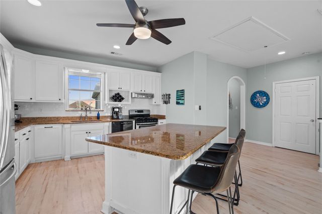 9605 Teichman Road, Galveston, TX 77554