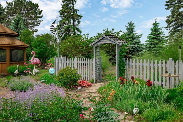 29295 N Callahan Road, Wauconda, IL 60084