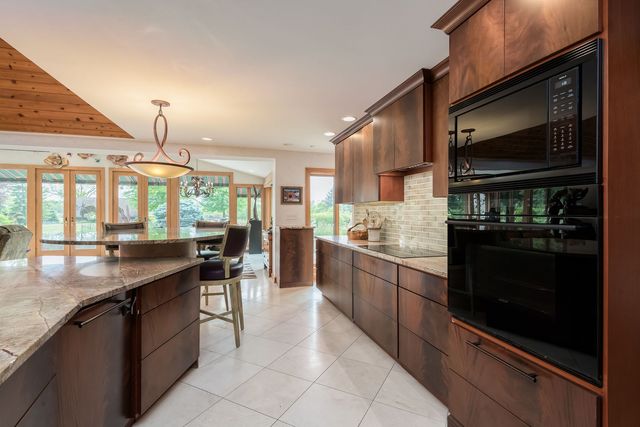 29295 N Callahan Road, Wauconda, IL 60084