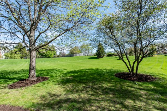 36111 N New Bridge Court, Gurnee, IL 60031