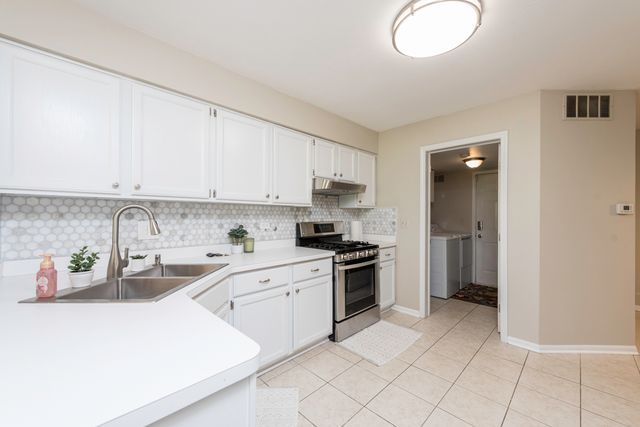 36111 N New Bridge Court, Gurnee, IL 60031