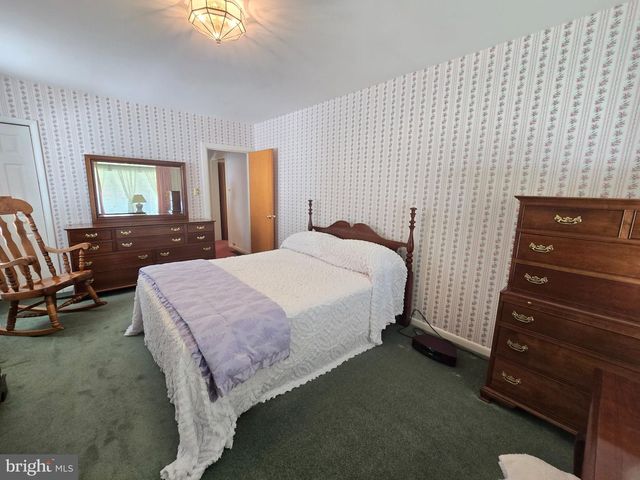 115 N FORKLANDING RD, Maple Shade, NJ 08052