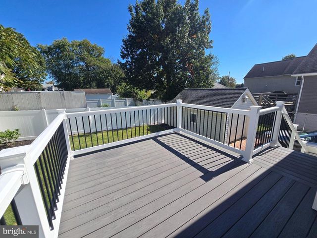115 N FORKLANDING RD, Maple Shade, NJ 08052