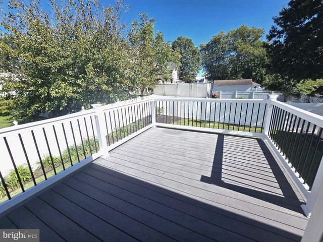 115 N FORKLANDING RD, Maple Shade, NJ 08052