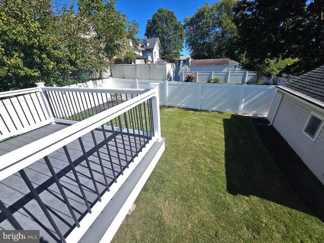115 N FORKLANDING RD, Maple Shade, NJ 08052