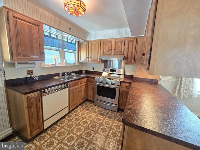 115 N FORKLANDING RD, Maple Shade, NJ 08052