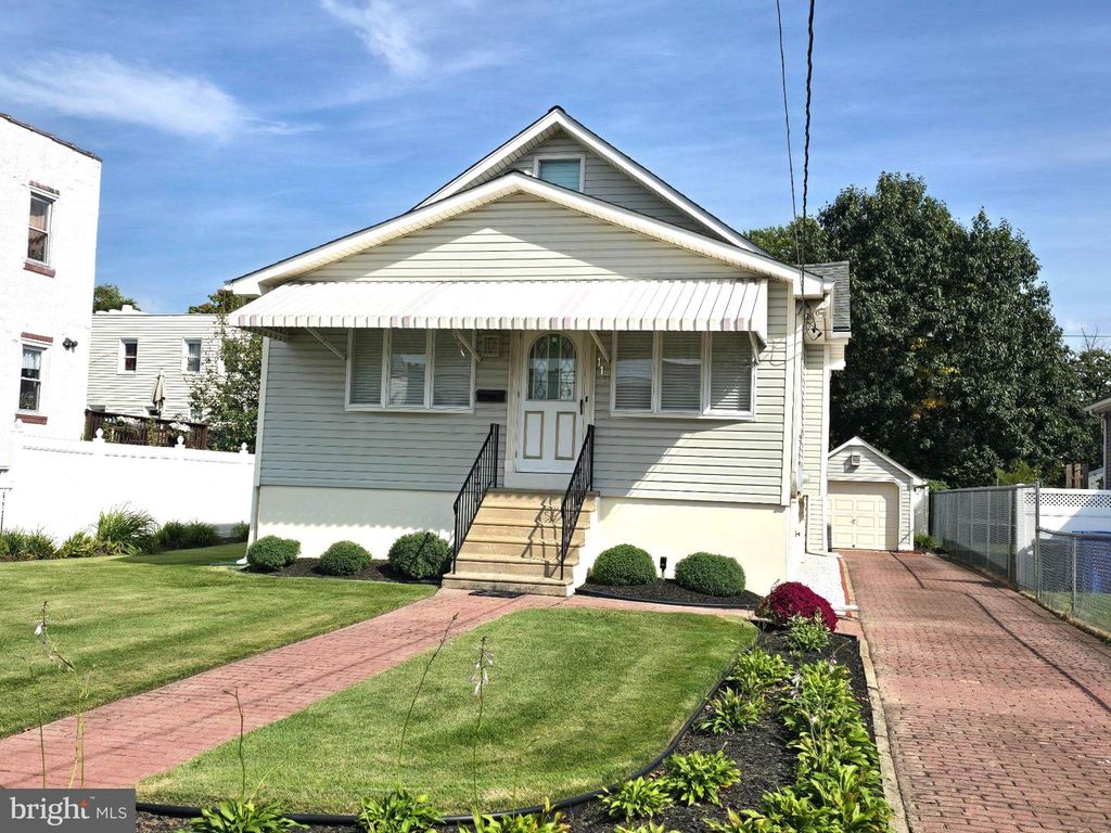 115 N FORKLANDING RD, MAPLE SHADE, NJ 08052 — exterior
