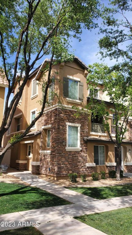 105 W Commerce Court, Gilbert, AZ 85233