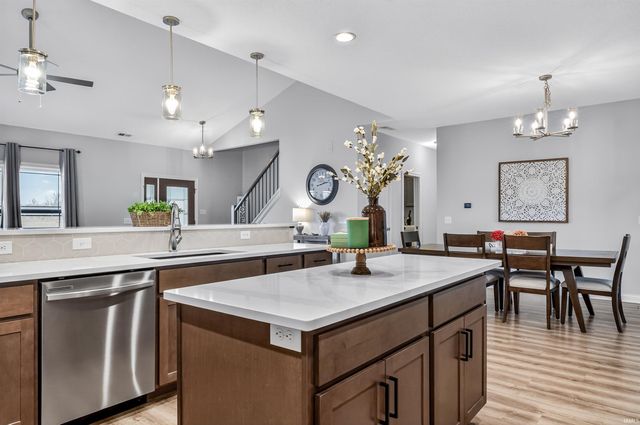 10462 Chestnut Creek Boulevard, Fort Wayne, IN 46814