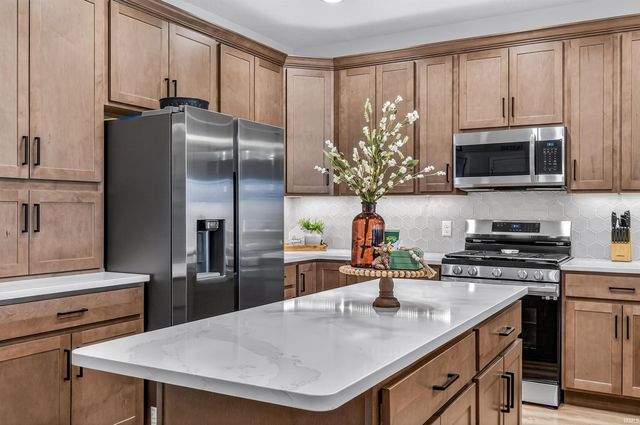 10462 Chestnut Creek Boulevard, Fort Wayne, IN 46814