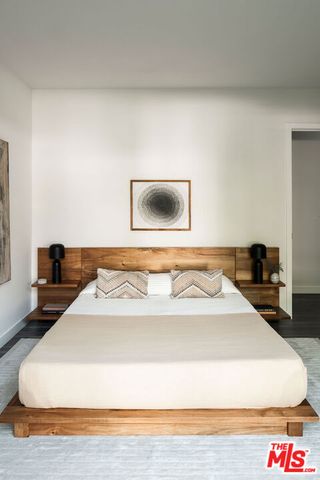3758 Barry Avenue, Los Angeles, CA 90066