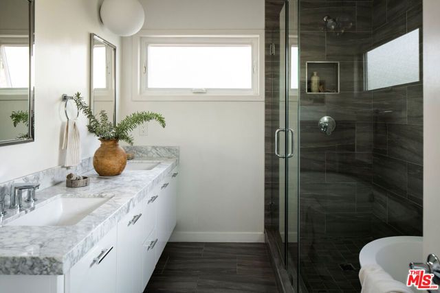 3758 Barry Avenue, Los Angeles, CA 90066