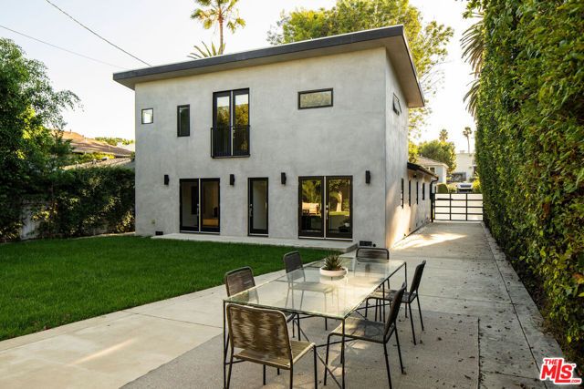 3758 Barry Avenue, Los Angeles, CA 90066