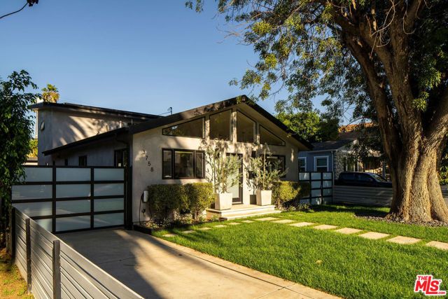 3758 Barry Avenue, Los Angeles, CA 90066
