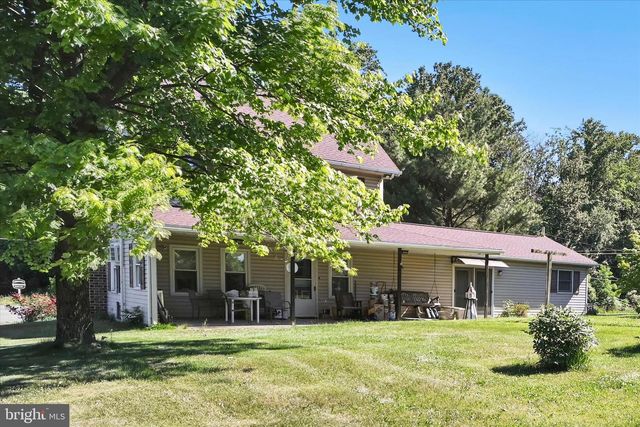 5235 FOUR POINT RD, Bethel, PA 19507
