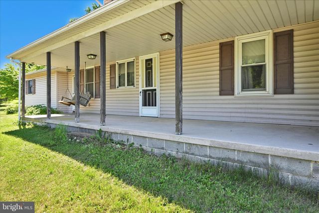 5235 FOUR POINT RD, Bethel, PA 19507