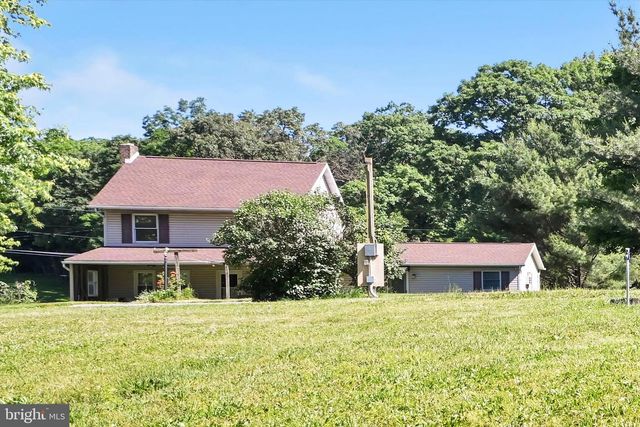 5235 FOUR POINT RD, Bethel, PA 19507