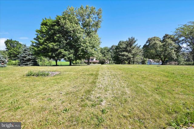 5235 FOUR POINT RD, Bethel, PA 19507