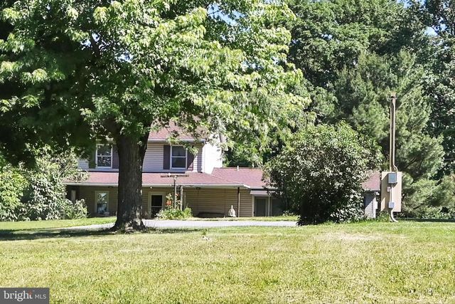 5235 FOUR POINT RD, Bethel, PA 19507