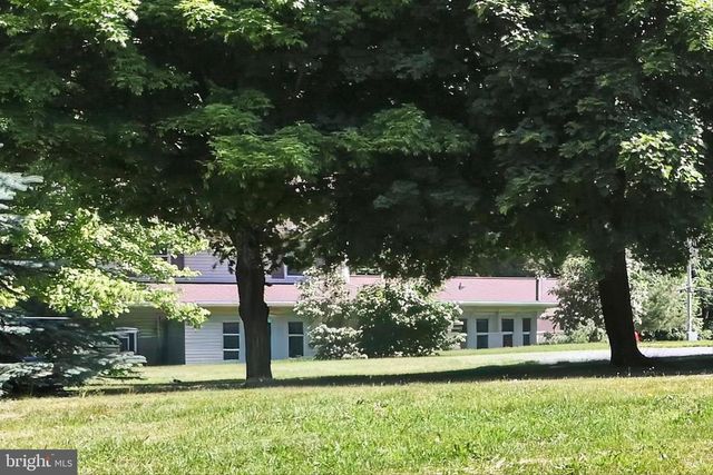 5235 FOUR POINT RD, Bethel, PA 19507