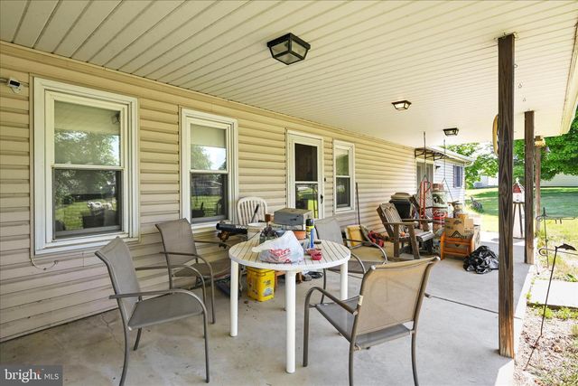 5235 FOUR POINT RD, Bethel, PA 19507