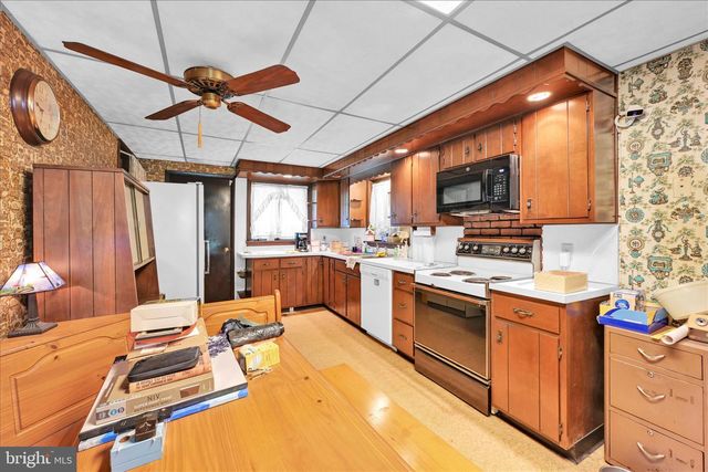 5235 FOUR POINT RD, Bethel, PA 19507