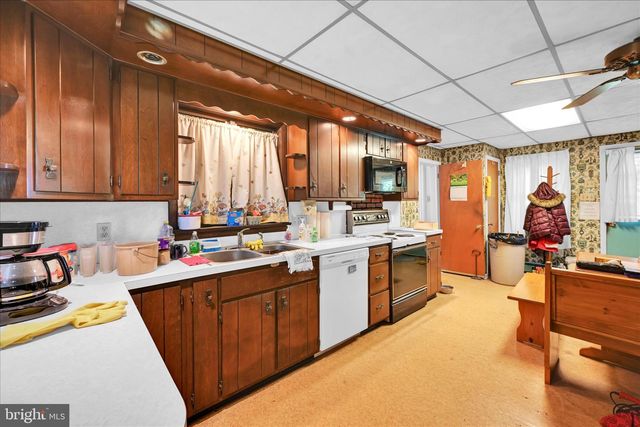 5235 FOUR POINT RD, Bethel, PA 19507