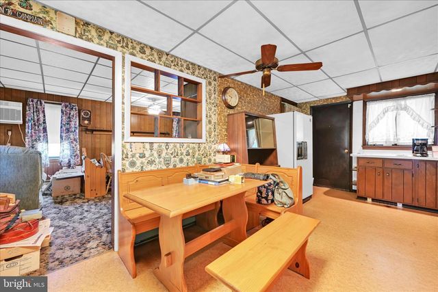 5235 FOUR POINT RD, Bethel, PA 19507