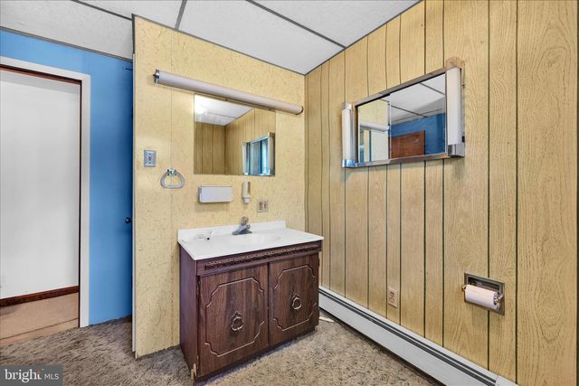 5235 FOUR POINT RD, Bethel, PA 19507