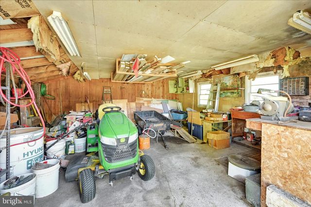 5235 FOUR POINT RD, Bethel, PA 19507