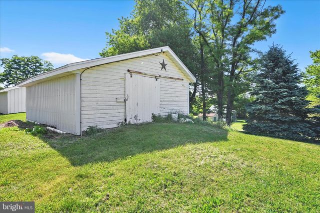 5235 FOUR POINT RD, Bethel, PA 19507